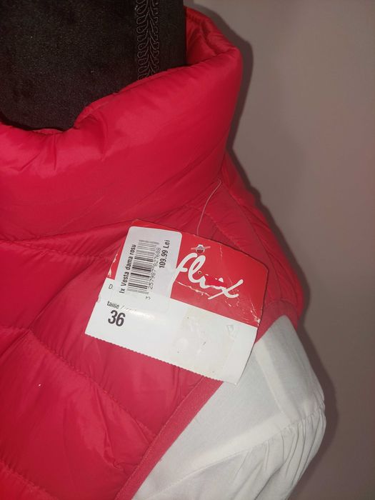 Vesta roșie cu puf noua frumoasa