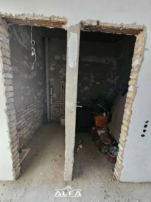 Buxoroda kvartira sotiladi 3 xonali 96m² 5-qavat.