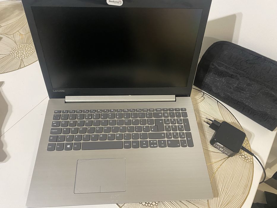 Laptop Lenovo IdeaPad 15”, stare foarte buna, 8 GB RAM, incarcator ori