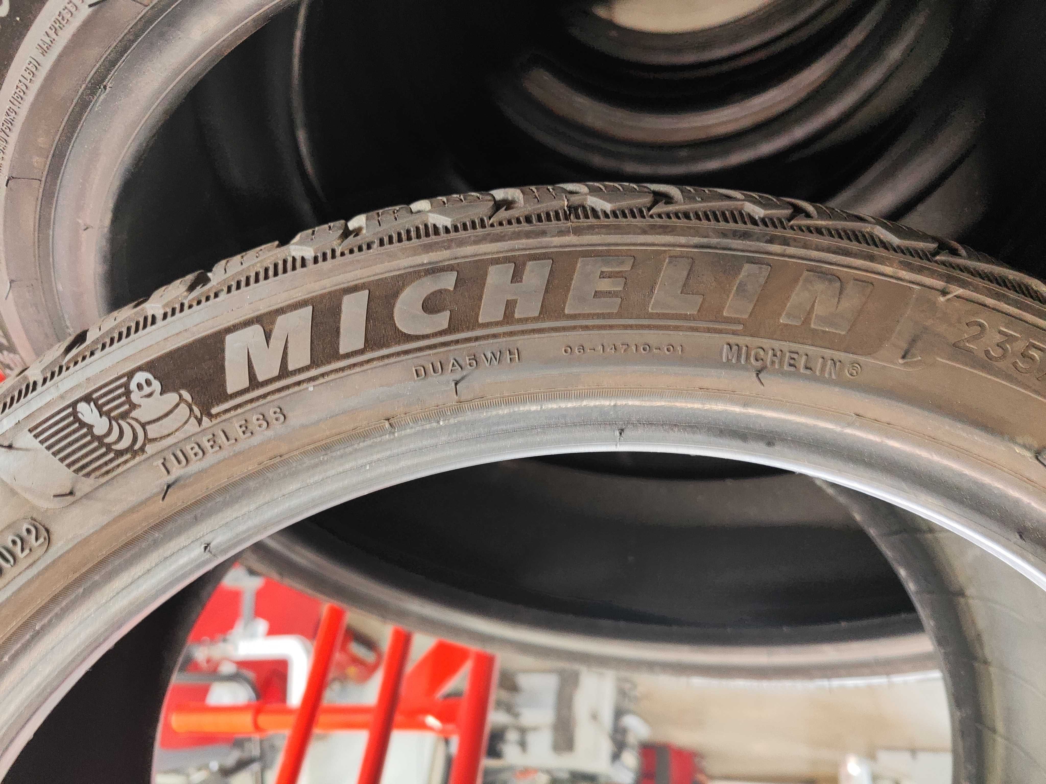 4бр.зимни гуми 235/40/19 Michelin