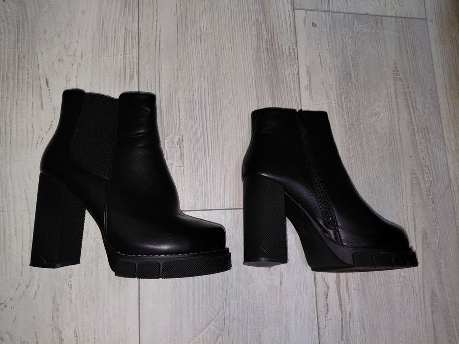 Черни боти на ток