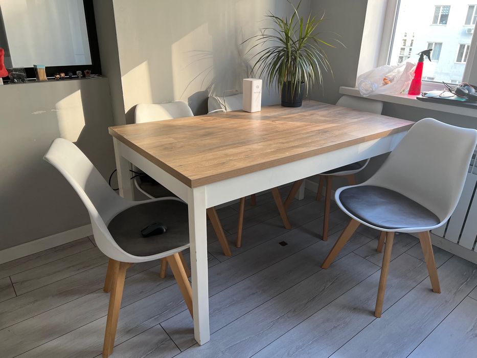 Продам кухонный стол со стульями