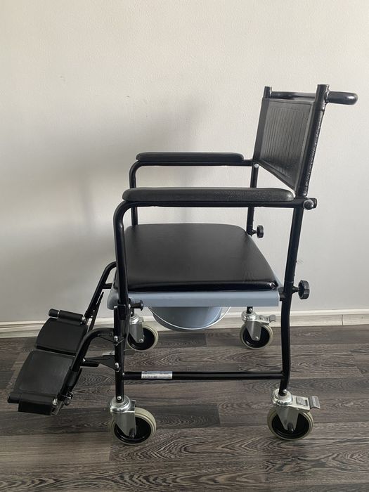 НОВ тоалетен санитарен стол