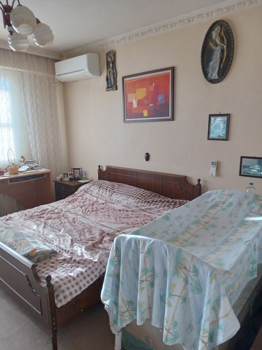 Продавам тристаен апартамент