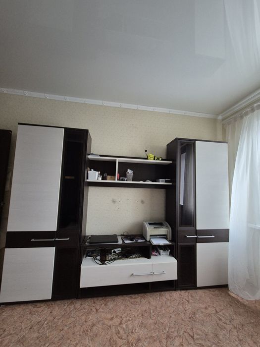 Продам стол, стенку (горку) для гостинной