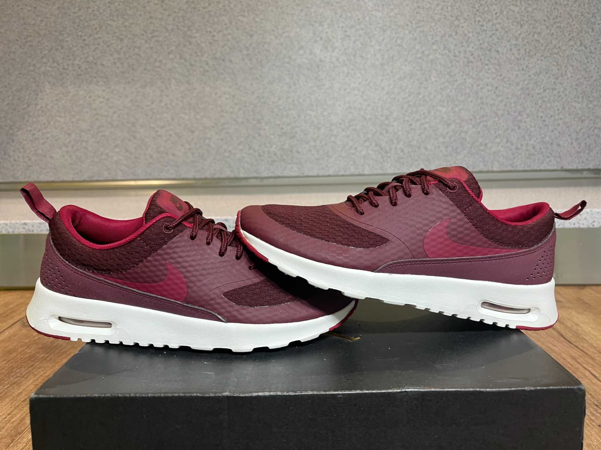 НОВО *** Оригинални Nike Air Max Thea Night Maroon/Nbl Red