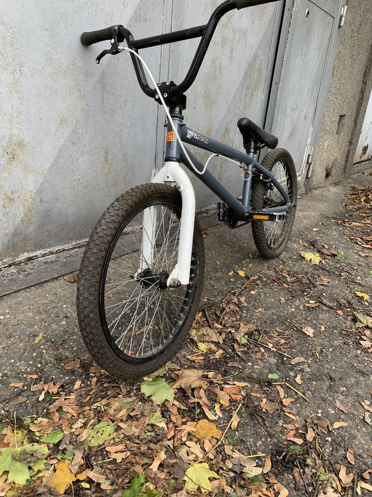 Vând bicicleta BMX