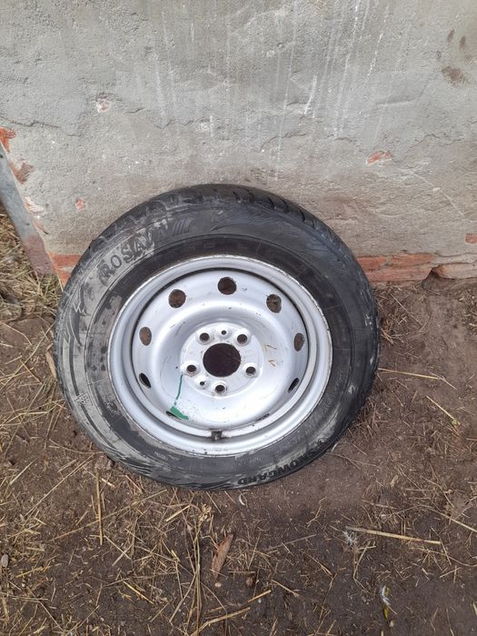 Vând janta cu tot cu cauciuc