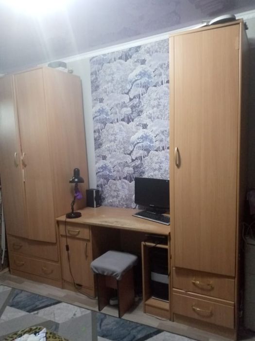 Продам два шкафа и письменный  стол