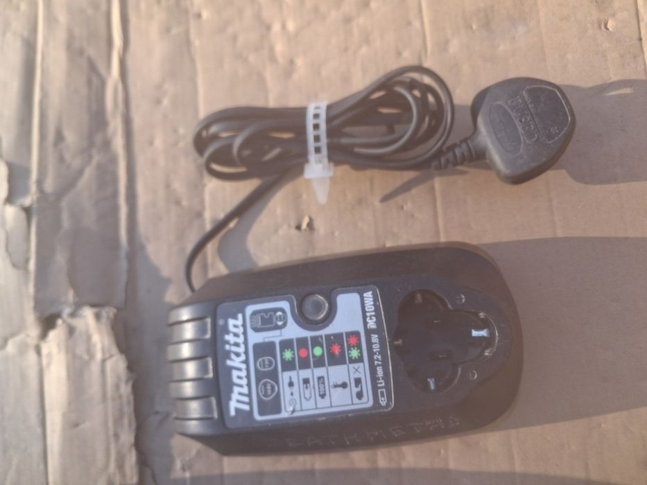 Pistol cuie makita  GN 900 ( ca nou )