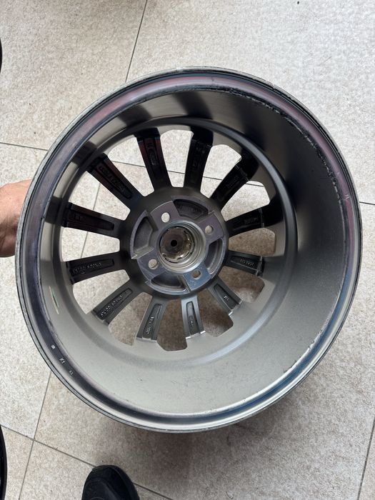 Nikkel R15 diska yangi sotuvda