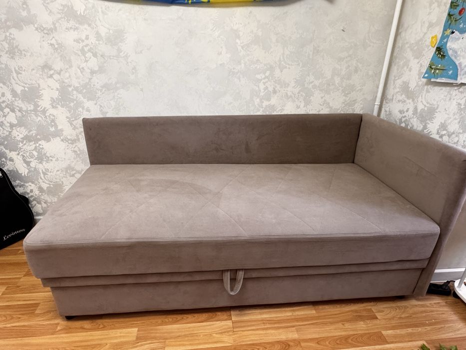 Продам угловую тахту