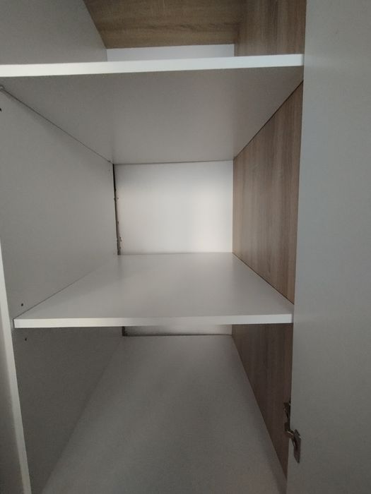 Гардероб четирикрилен с огледало.