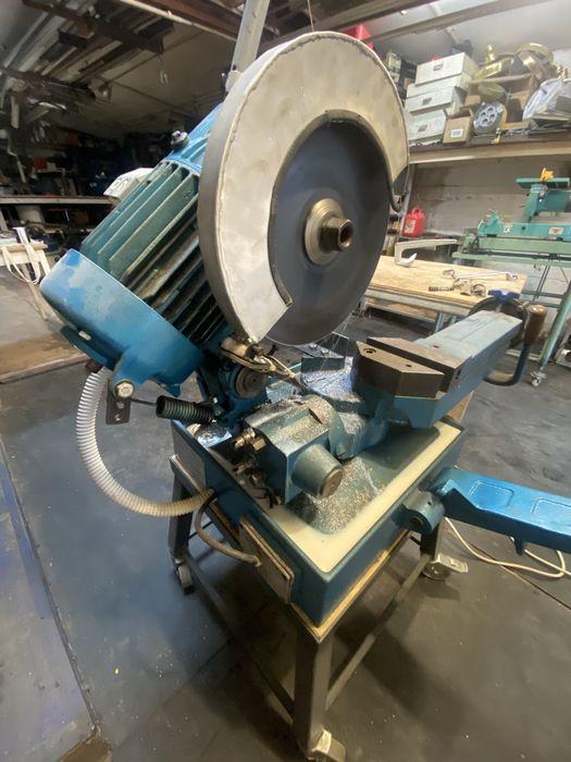 Circular debitat metal