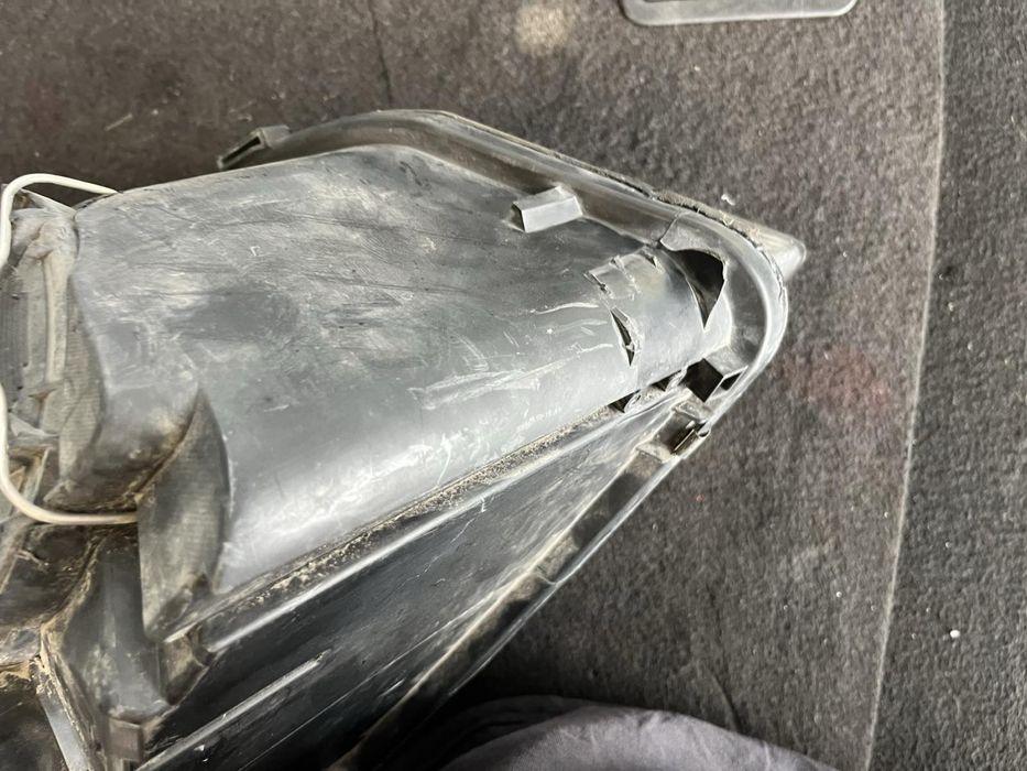 Ляв фар Audi A3 8P0941003 k оригинален счупена щипка