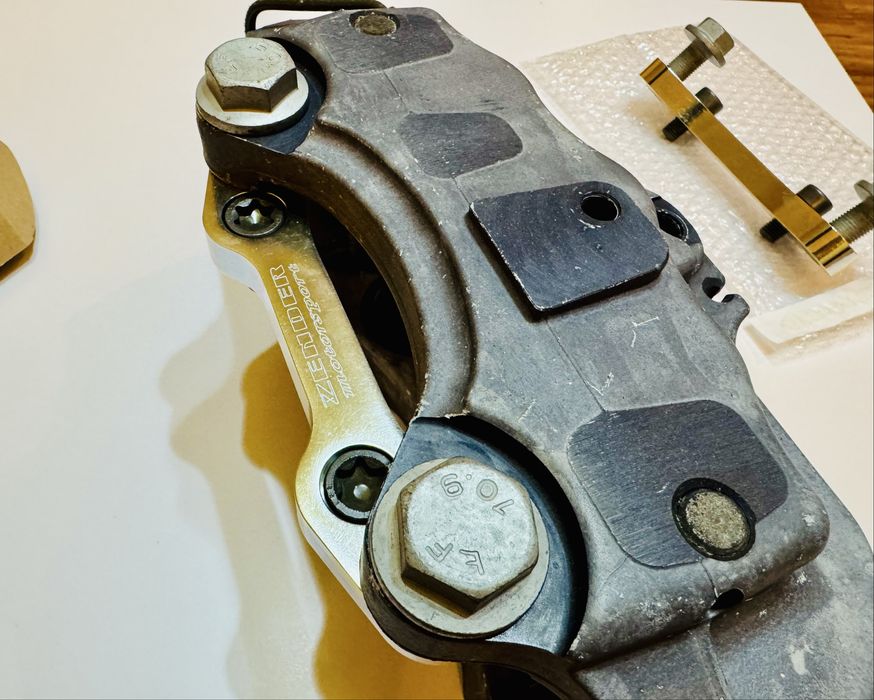 Адаптерни планки за преминаване към спирачни апарати Brembo 17Z
