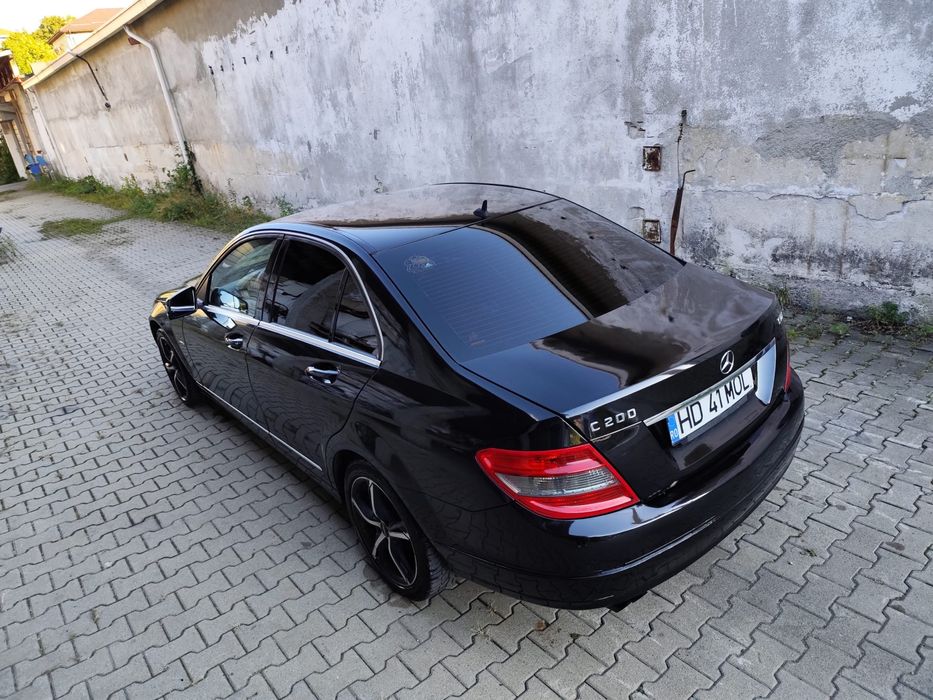 Vând Mercedes C200 diesel berlină.