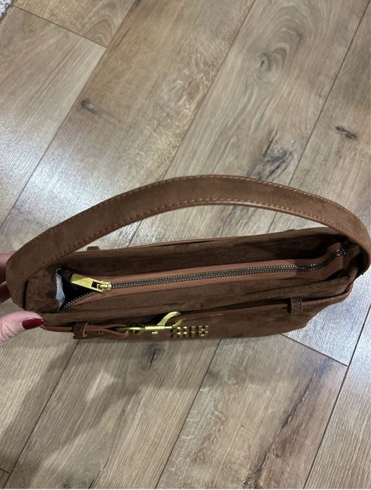 Нова чанта от велур (miu miu)