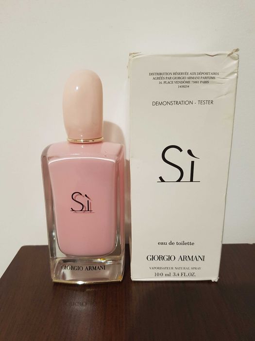 Дамски парфюми, нежни аромати.