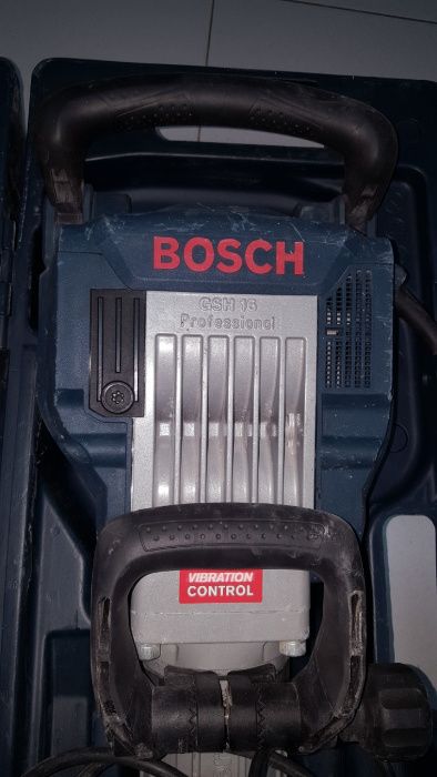 Къртач достъпен и за София Bosch  GSH 16 28 Professional под наем.