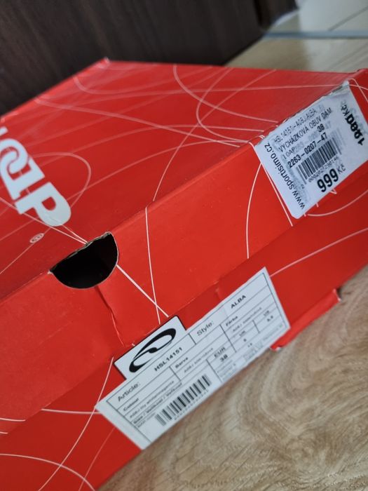 Нови топли спортни ботуши