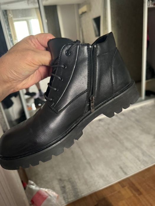 Мужкая зимняя обувь натуралкк состояние новой размер 43