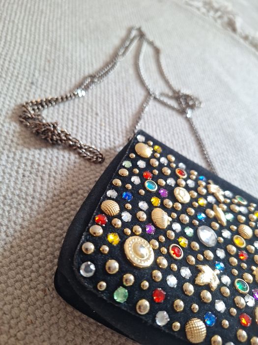 Малка велурена дамска чанта с камъни