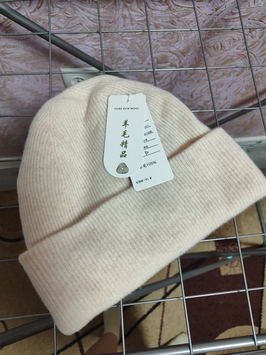 Продам новую шерстяную шапку