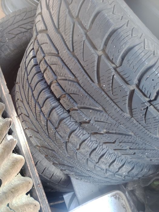 Продавам 2 бр гуми 245/60/18
