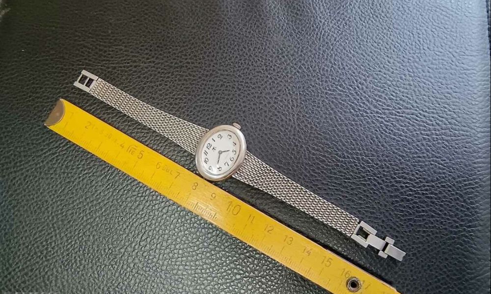 Сребърна Дамска Гривна Часовник  Механичен