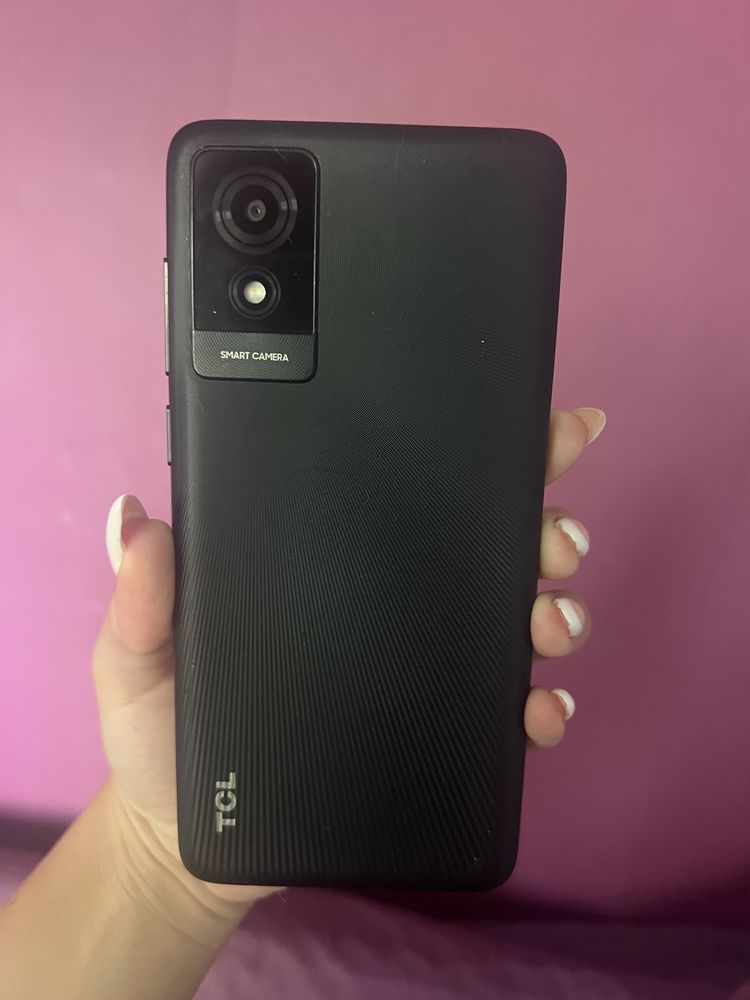 Телефон TCL 501.