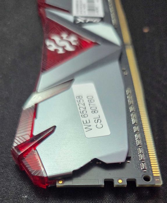 Рам Памет: ADATA XPG GAMMIX D30 8GB DDR4 3000Mhz