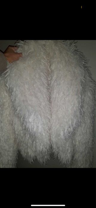 Уникално бяло палто с пера