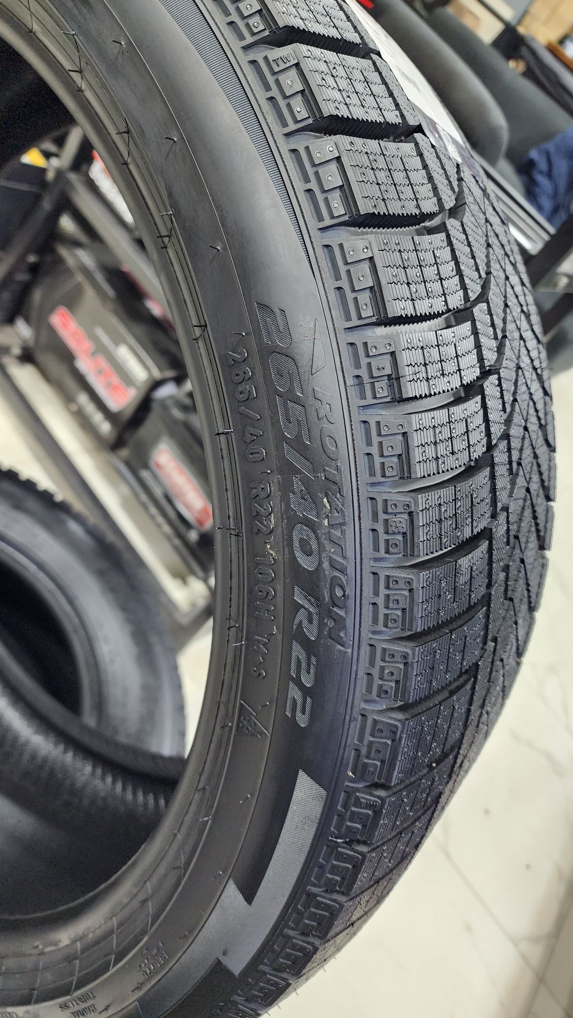 Pirelli ice Zero winter 265/40r22