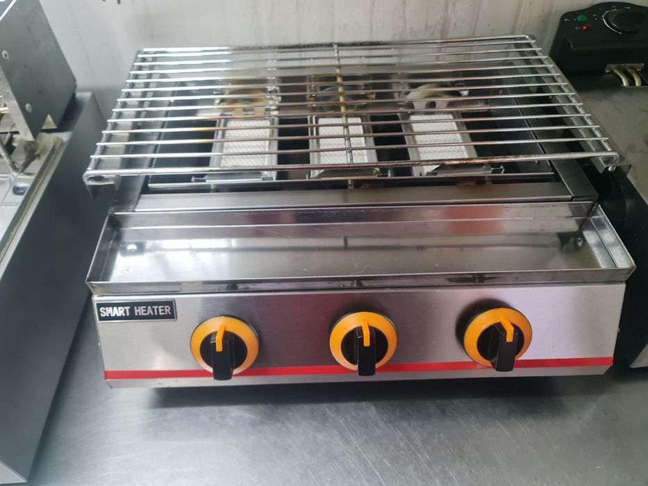 Grătar pe gaz  cu 3 arzătoare