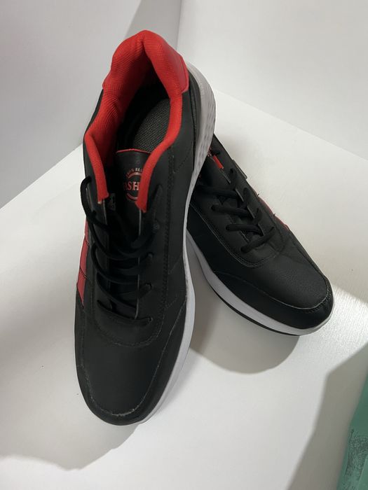 Мужские кроссовки лёгкие