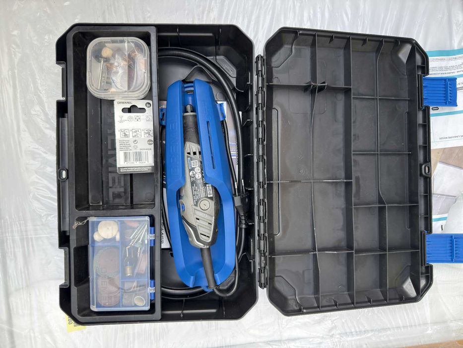 Unealta multifunctionala / polizor / cutter Dremel 3000 Defect