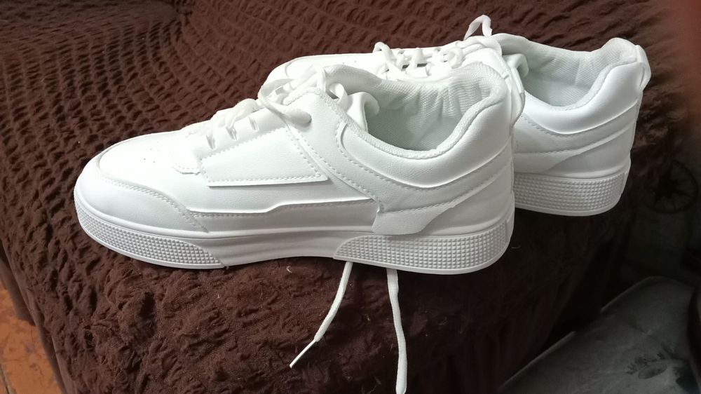 Продам  крассовки