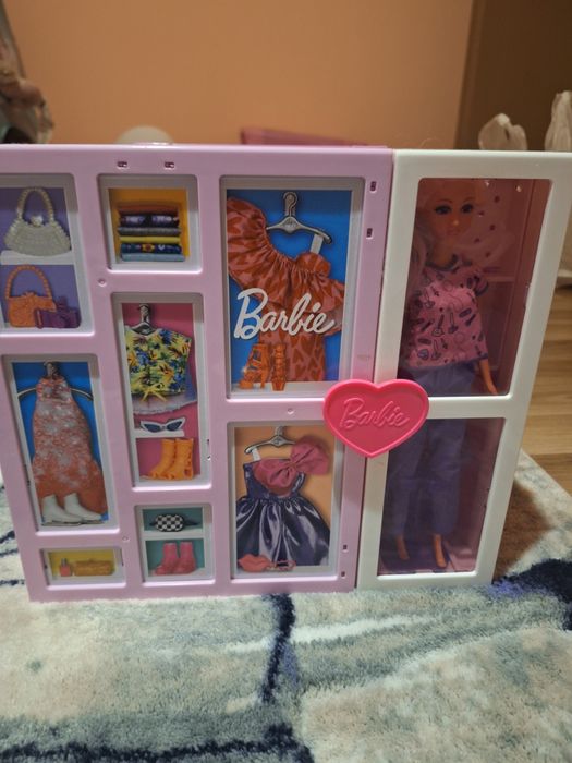 Barbie гардероб с всички аксесоари