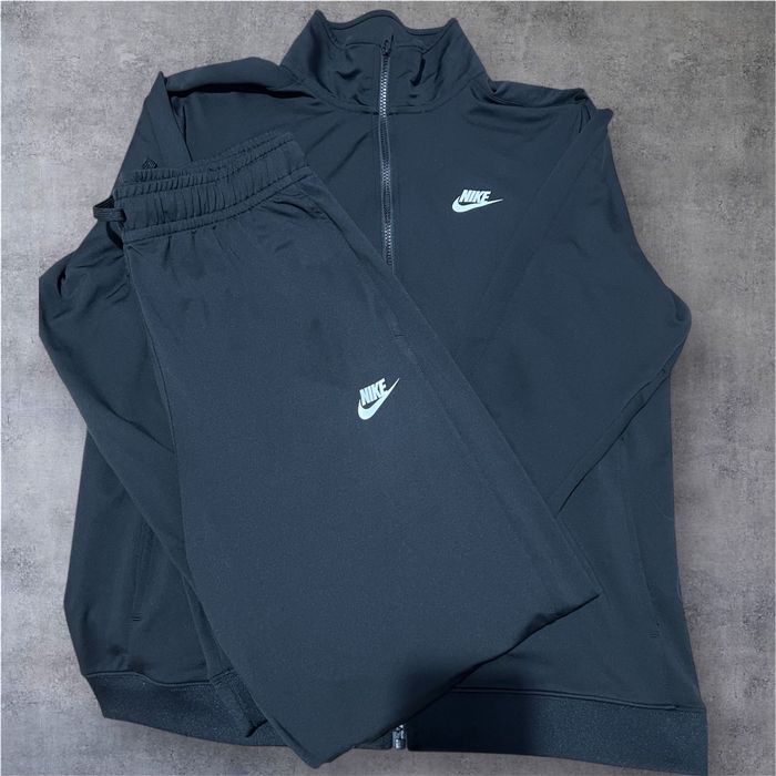 Оригинален мъжки спортен екип Nike, размер L, като нов!