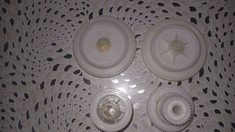 Прадаюь шестерниь  хорошем кочествеБ/У