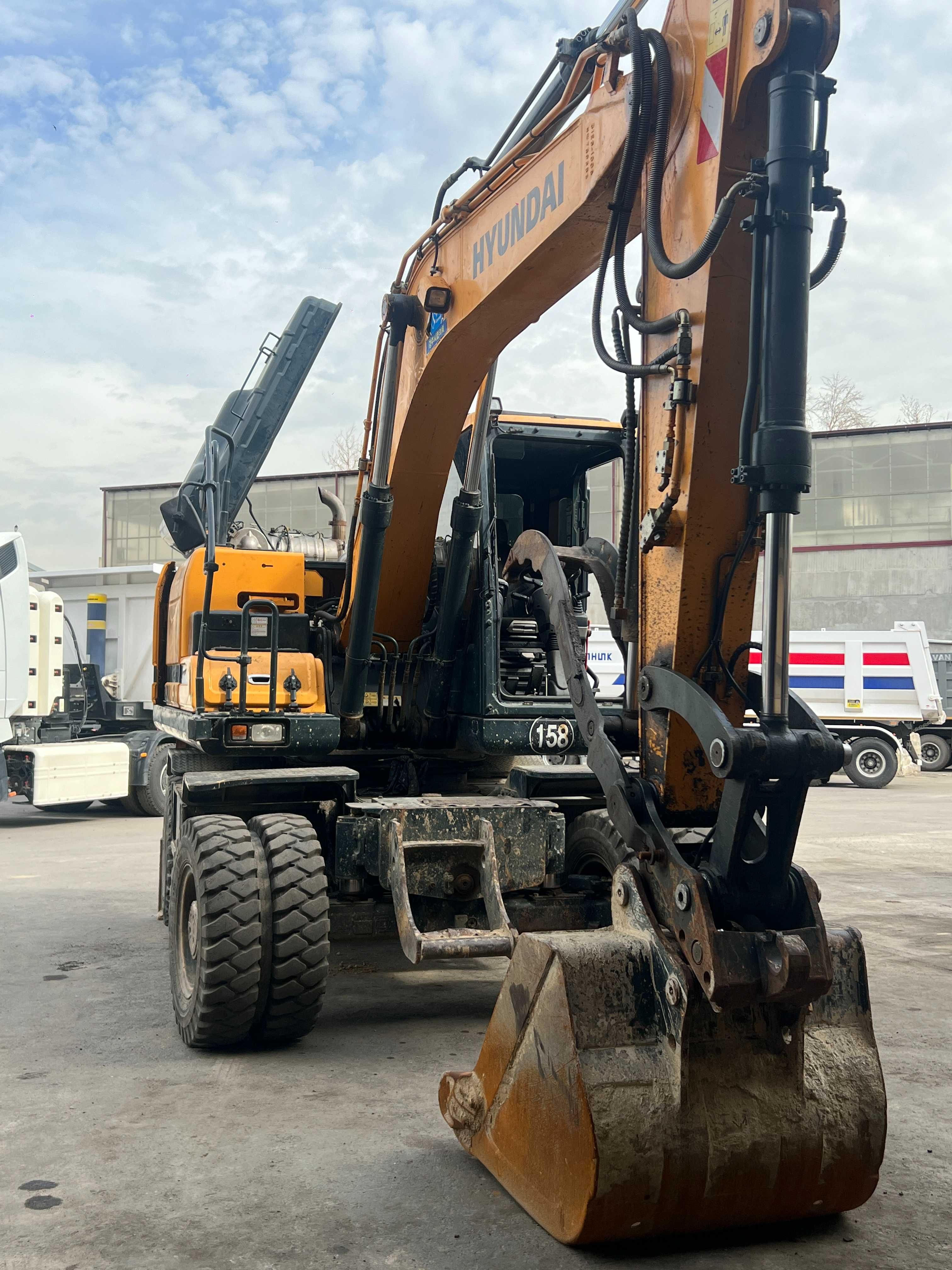 Колёсный экскаватор Hyundai R145W 14 тонн!  Kredit/Lizing