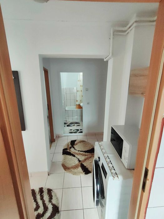 Închiriez apartament cu doua camere (2 camere)