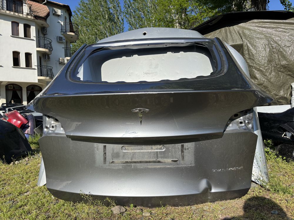 Капак Tesla Model Y