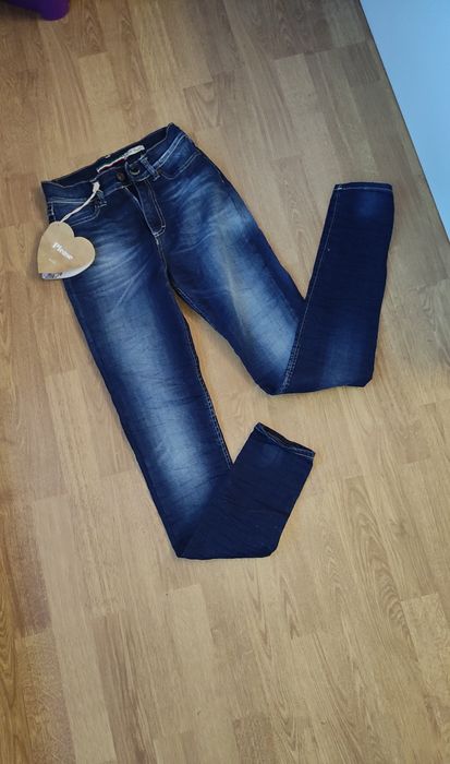 Нови дънки с етикет