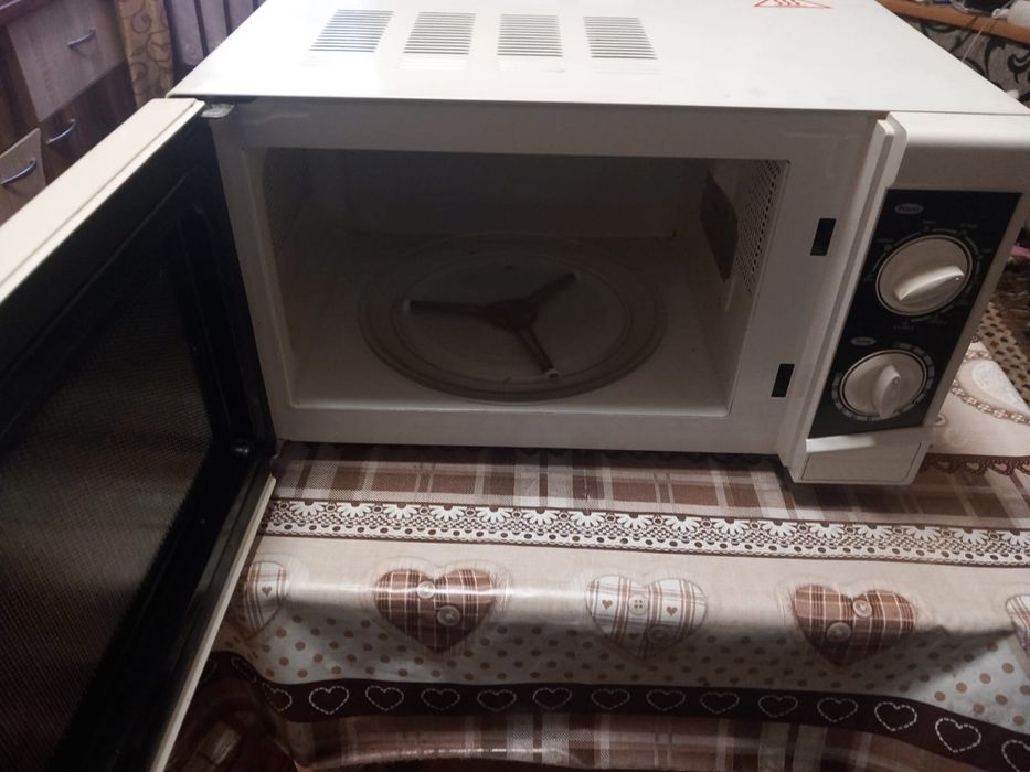 Vand cuptor cu microunde ALASKA in stare buna