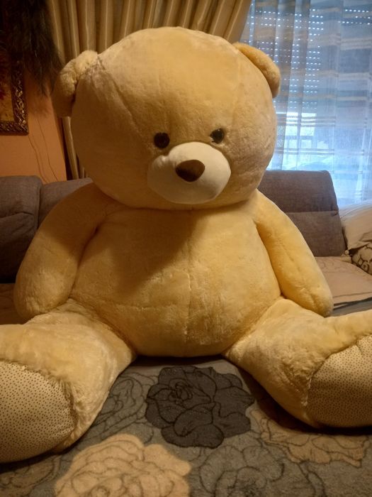 Голям плюшен мечок