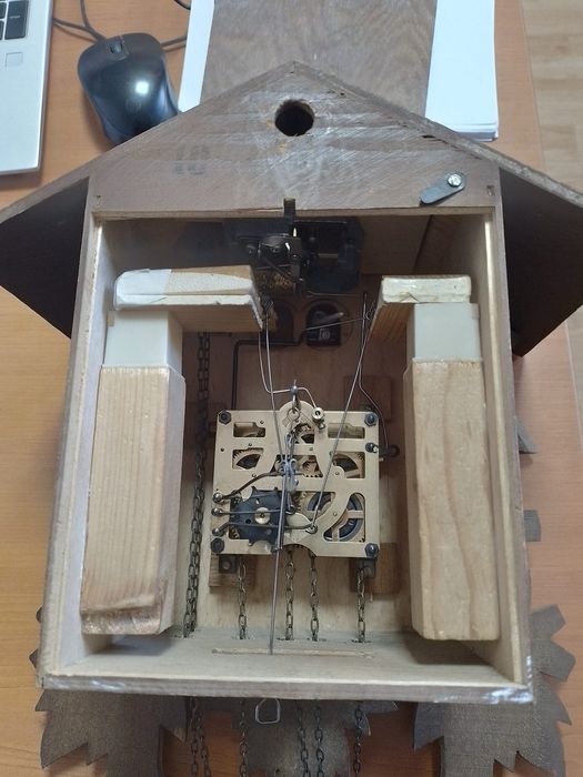 Ceas mecanic cu cuc și tambur muzical