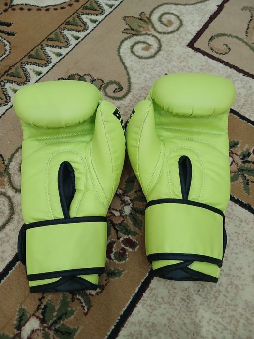 Бокс перчатка Buka