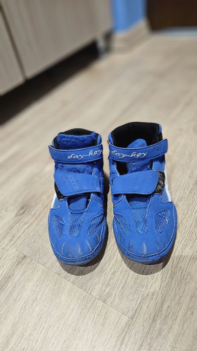 Incaltaminte box lupte 34 copii